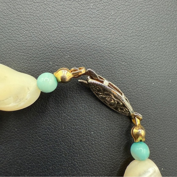 Elegant Vintage Cream Carved Shell and Turquoise Beaded Necklace - Picture 11 of 16